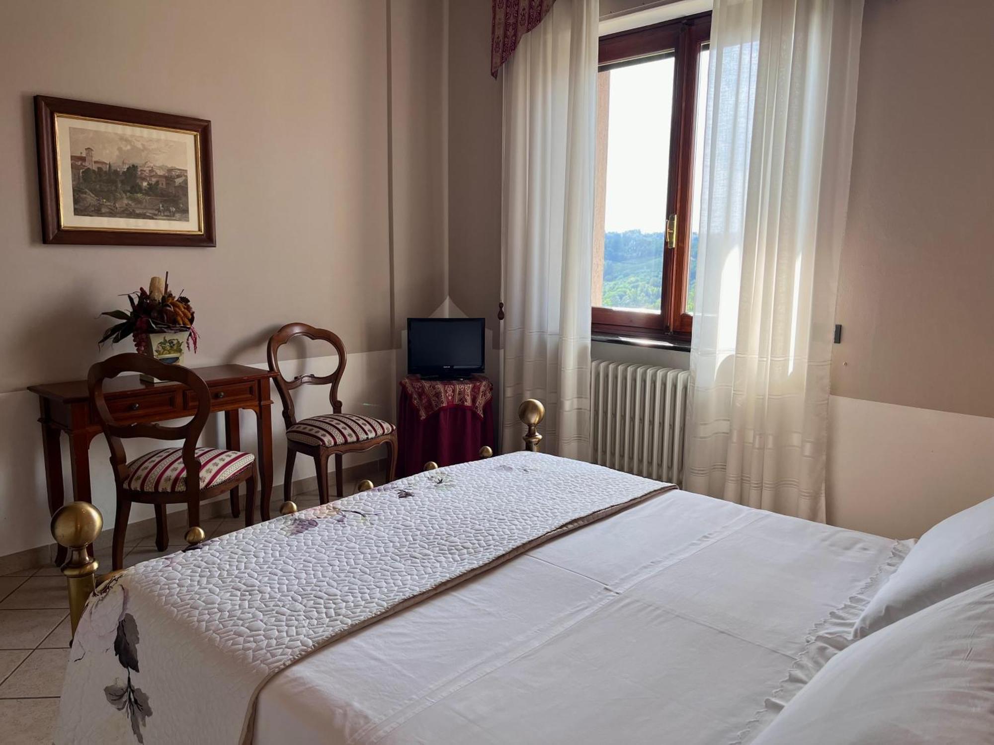 Belvedere Bike Hotel Montà Cameră foto